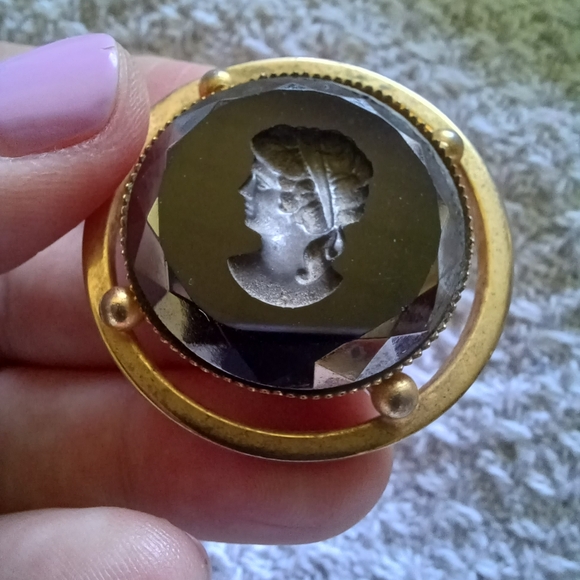 Jewelry - Super Cool Etched Black Glass Cameo Brooch